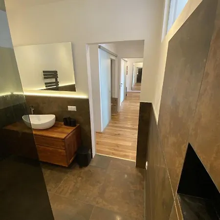 Klagenfurt Apartment *